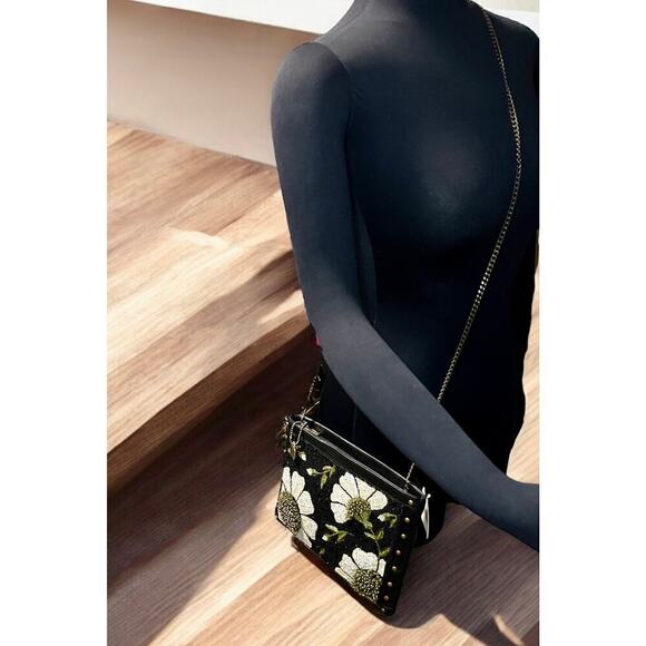 New With Tags Mary Frances #S001-732 “Sunshine & Daisies” Bag - Picture 8 of 11